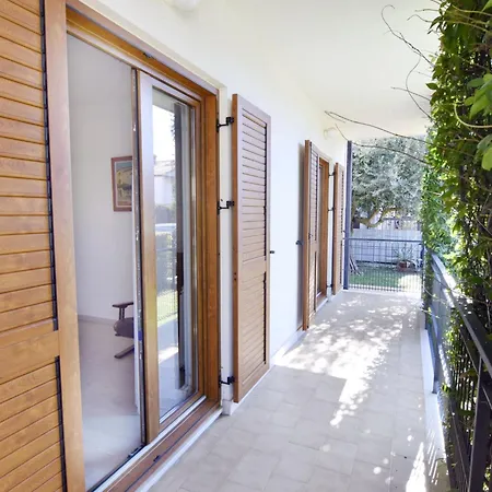Lino B4 By Interhome * אומאג