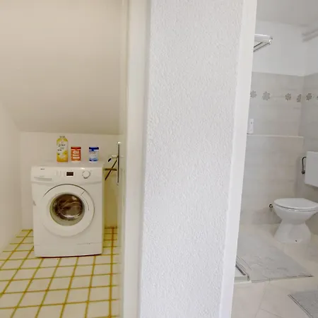 Lino B4 By Interhome * אומאג